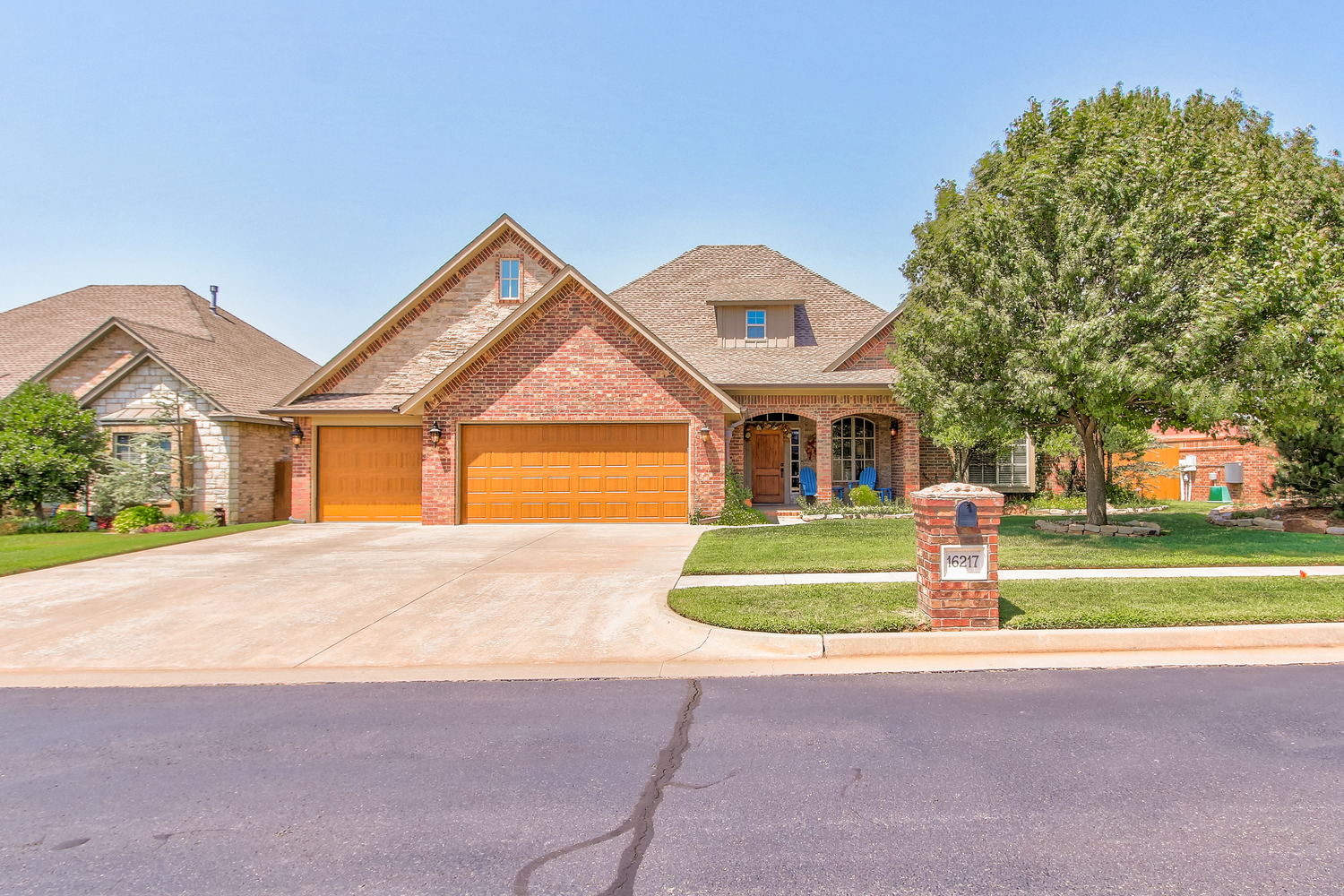16217 Old Oak Drive Edmond, Oklahoma 73013 Nested Tours